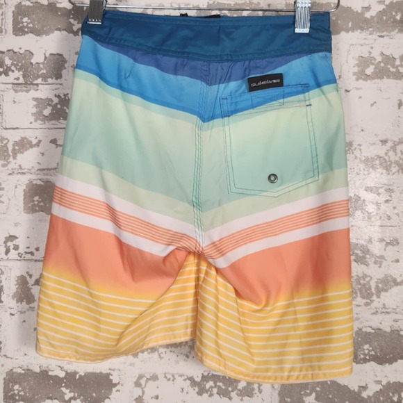 Quiksilver Boys Swim Trunks Size 23/10 Seaport Striped Colorful Beach Water Sand - Picture 1 of 14